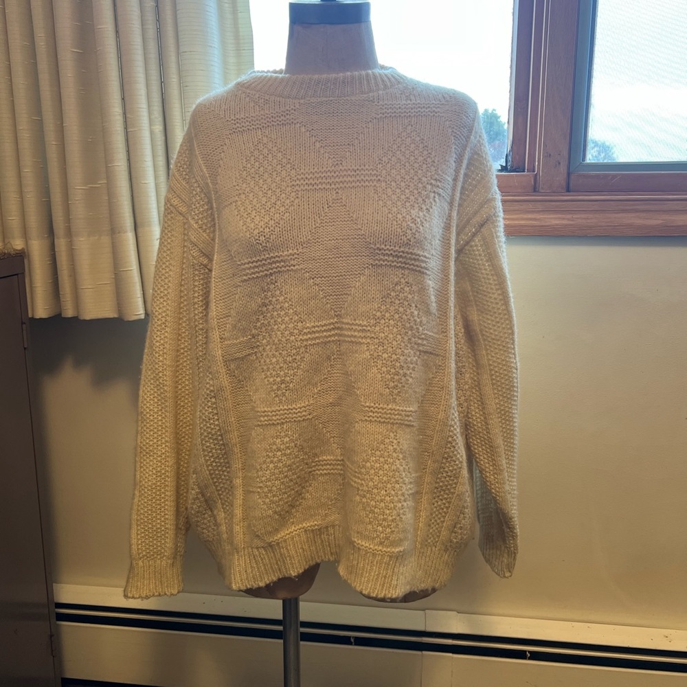 Cream/off white vintage sweater, size M